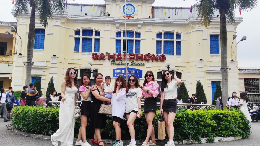 City tour hấp dẫn, Ga Hải Phòng đón lượng khách kỷ lục trong đợt nghỉ lễ